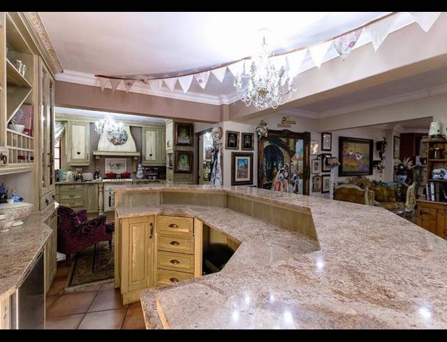 7 BEDROOM HOUSE FOR SALE IN ALBERANTE